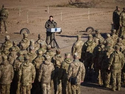 乌军举行颁奖典礼突然遭袭多人死亡